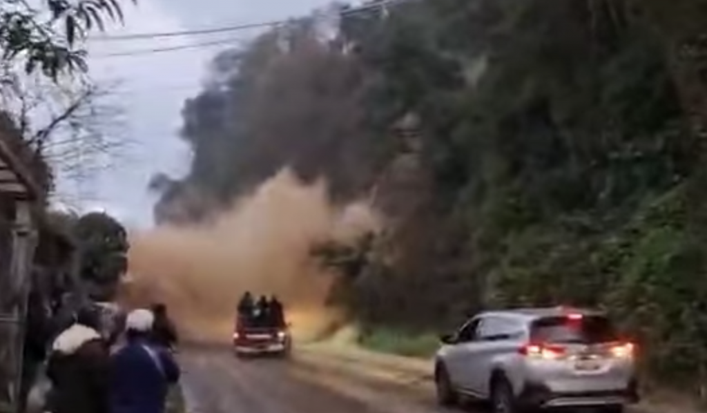 Tripulantes casi aplastados en carretera Zunil