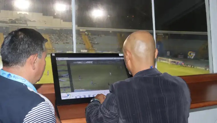 VAR Light en Guatemala: El órgano rector del fútbol guatemalteco aprobó la incorporación de la herramienta tecnológica.