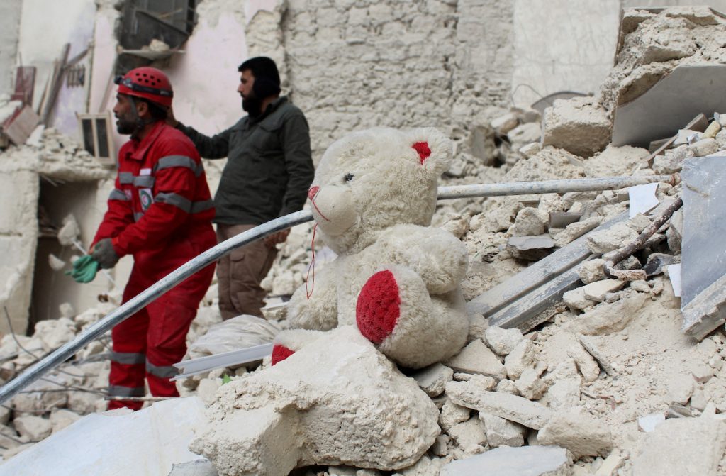 Terremoto de Turquía y Siria búsqueda de sobrevivientes continúa. Han surgido varias historias de esperanza en medio de la devastación.