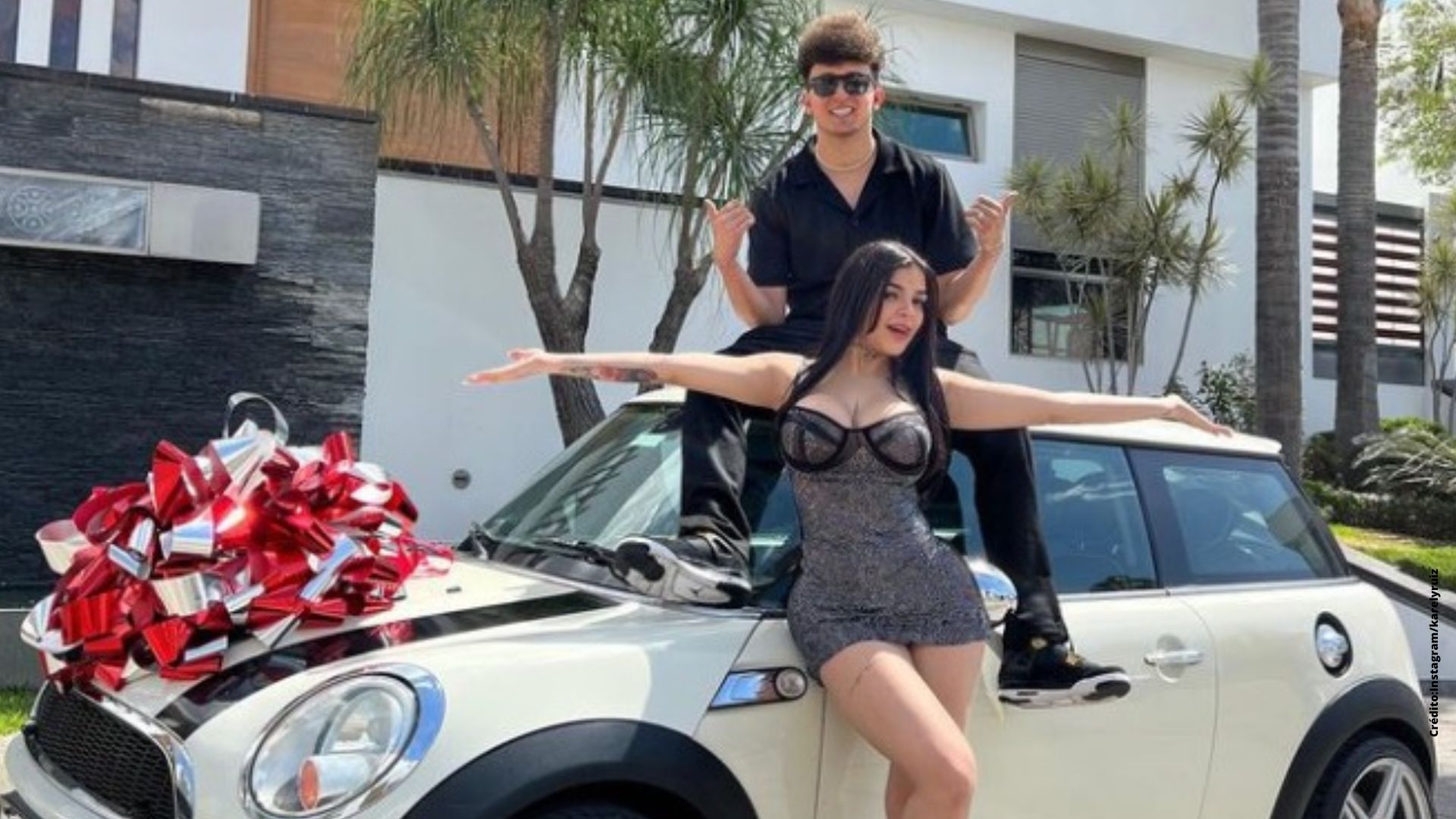 Mujer gana auto por dejar que su novio se besara con ¡Karely Ruiz!