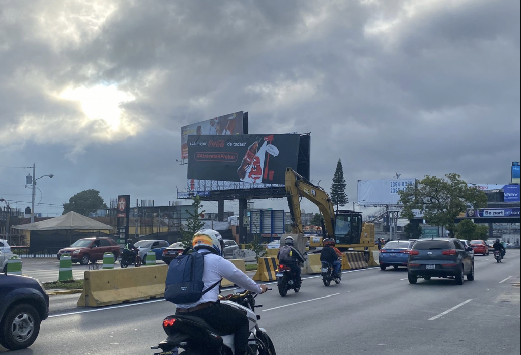 anuncian cierre de carriles.