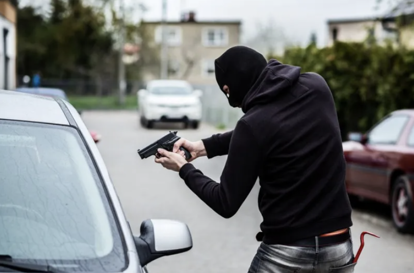 Asaltante agrede a conductor en avenida Reforma durante intento de robo