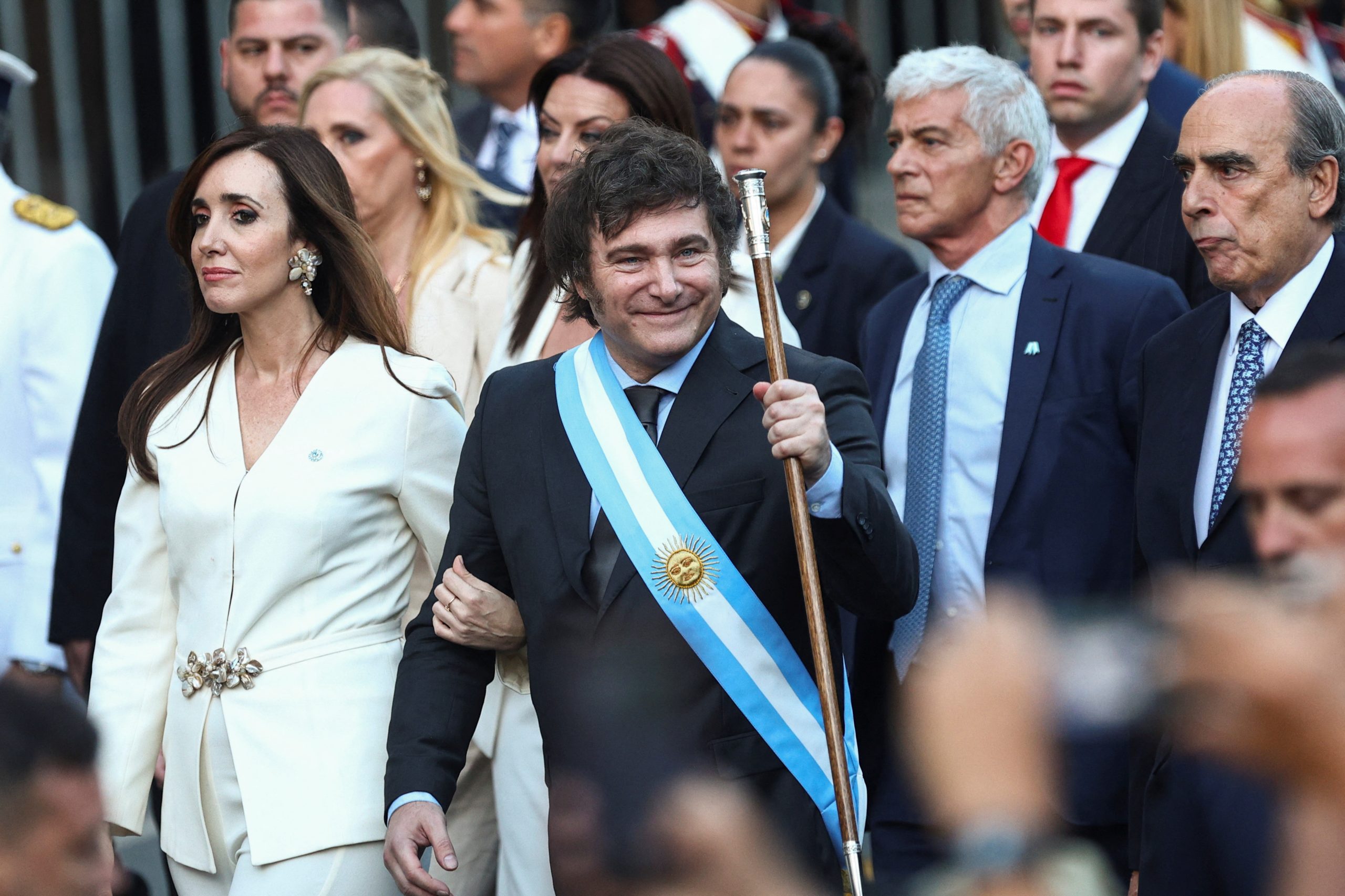 En Su Primer Día Como Presidente De Argentina, Javier Milei Elimina 9 ...