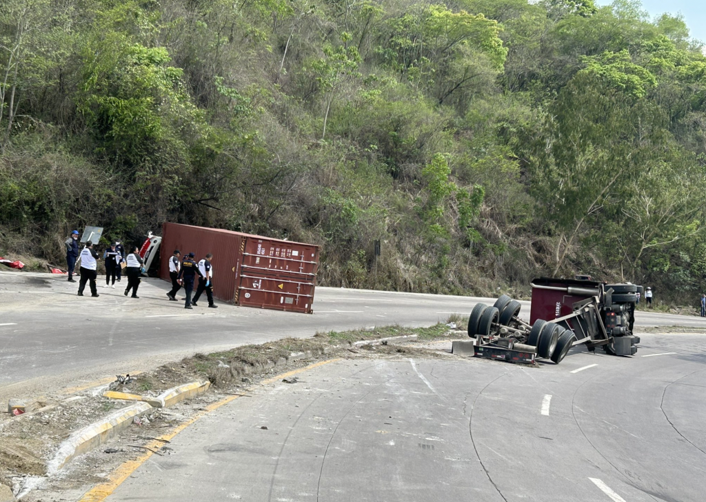 Fuerte accidente en ruta al Atlántico entre tráiler y camión deja un ...