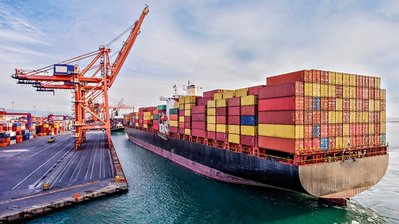 contenedores, fondeo de barcos