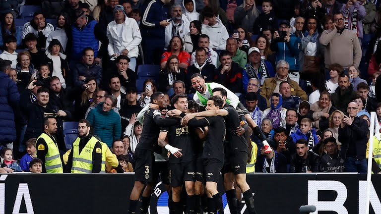 Real Madrid cae ante Valencia y se aleja del liderato