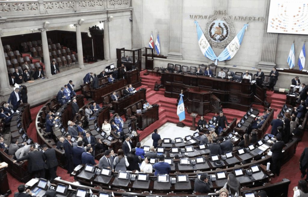 Congreso plantea conocer un posible subsidio ante el alza de los combustibles