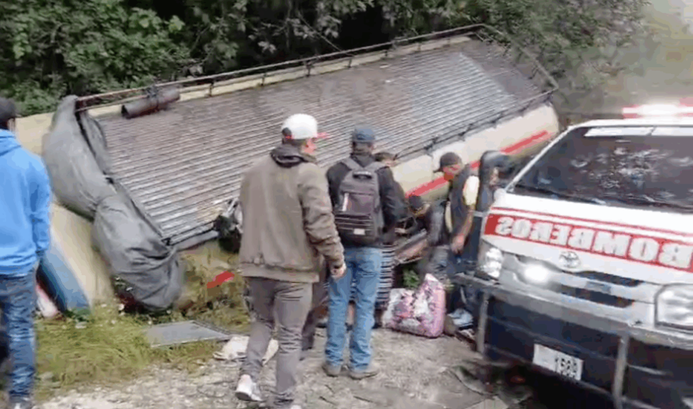 Bus vuelca en ruta Interamericana y deja 12 pasajeros heridos