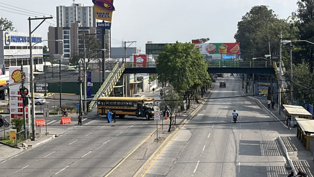 Precaución: reportan bloqueo en la avenida Petapa