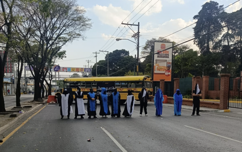 Jornada de manifestaciones: estos son los tres bloqueos que continúan en la ciudad