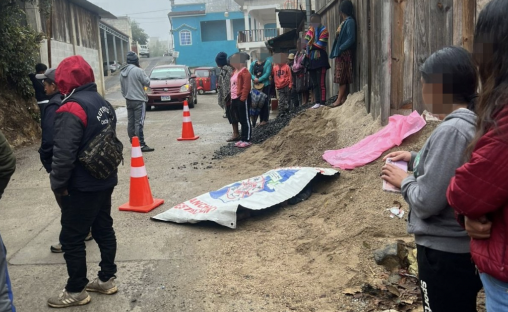 Localizan a hombre sin vida en la vía pública