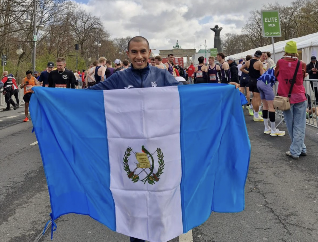 Guatemalteco Alberto González destaca en la Media Maratón de Berlín