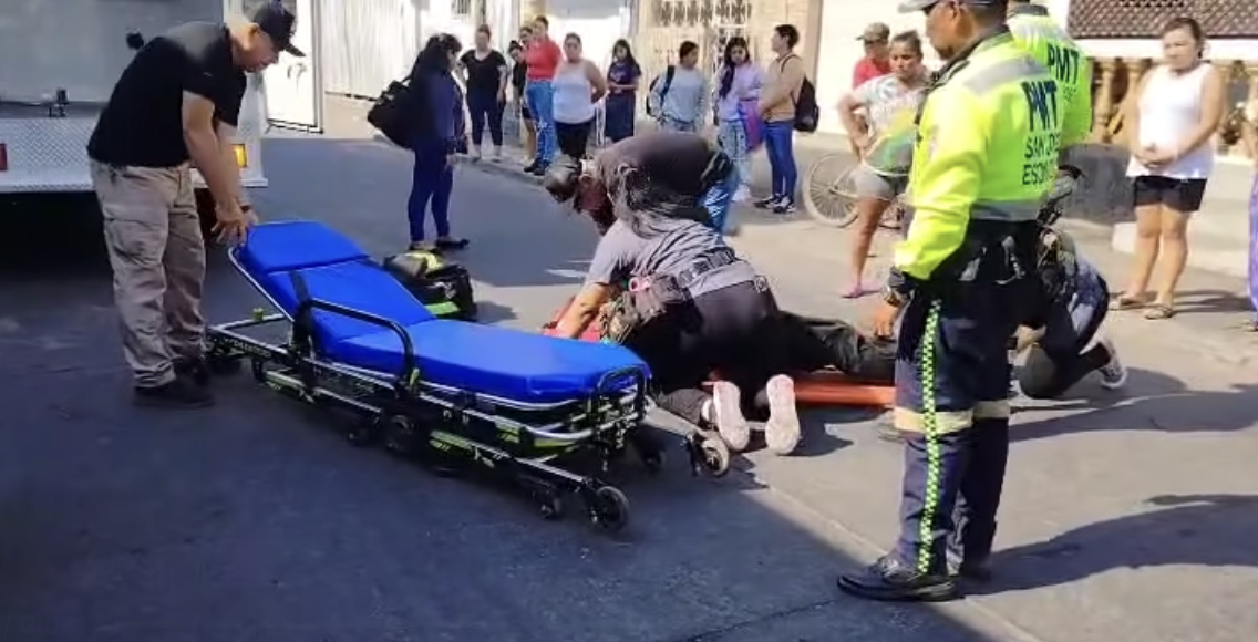 Ayudante de bus cae de unidad en movimiento y resulta gravemente herido