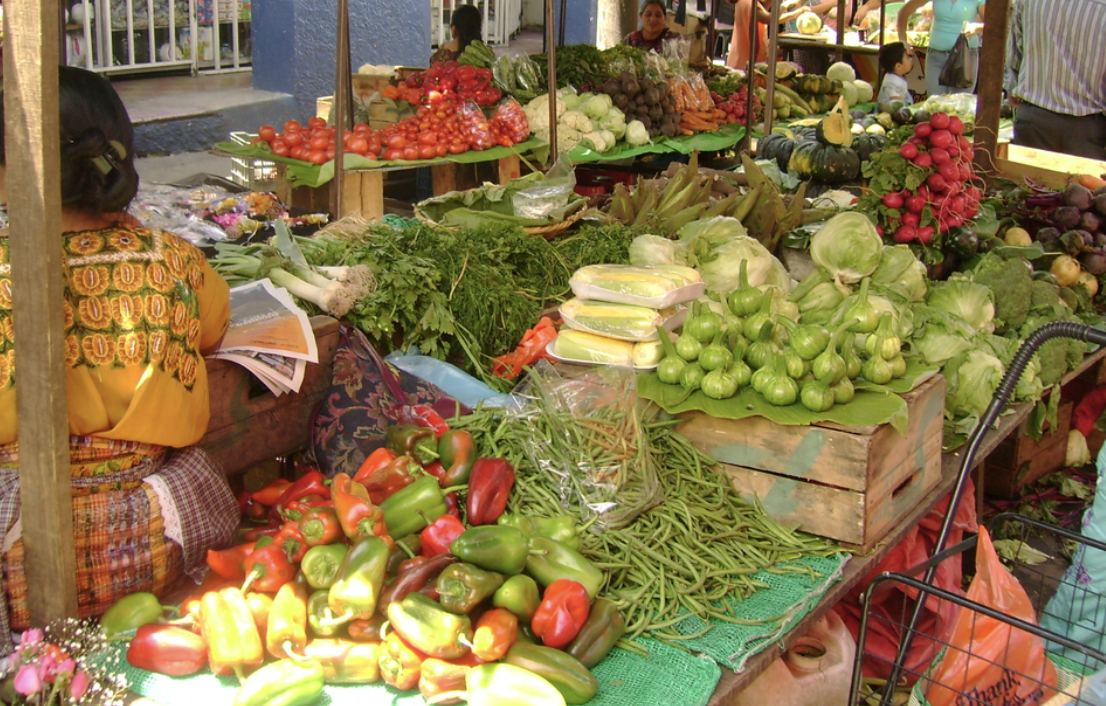 Ataque armado en mercado municipal deja dos menores fallecidos y varios heridos