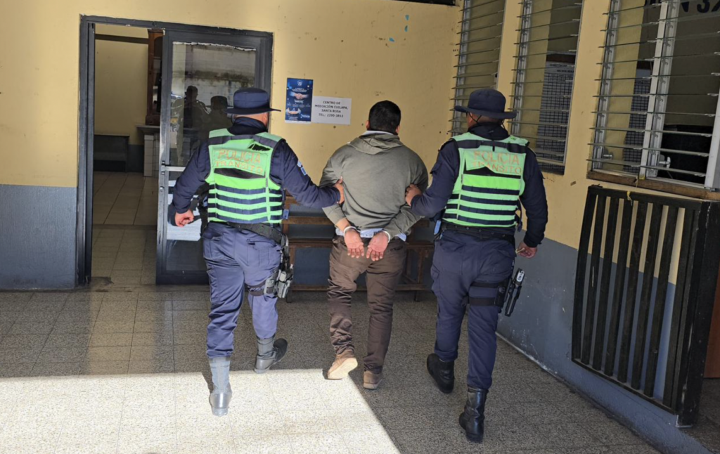 Capturan a hombre con licencia falsificada y motocicleta con reporte de hurto