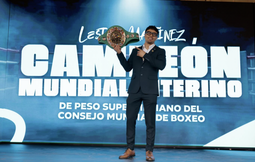 Lester Martínez es condecorado con la Orden Presidencial luego de histórico título mundial