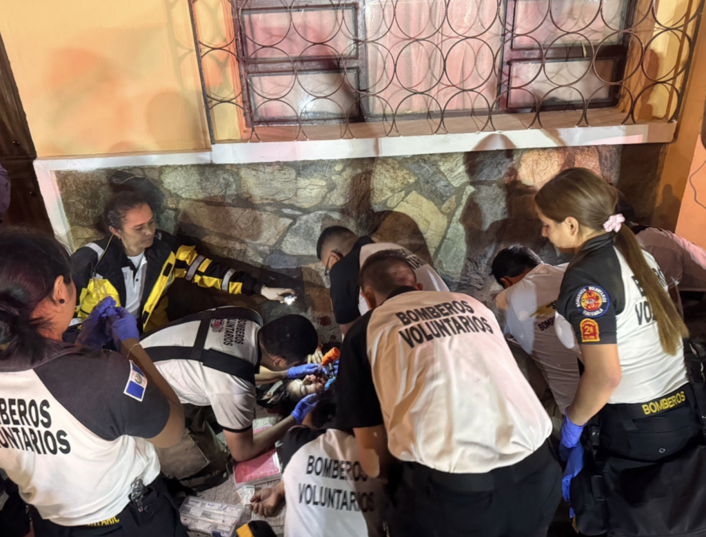 Dos fallecidos y dos mujeres heridas tras ataque armado en la zona 6 (VIDEO)