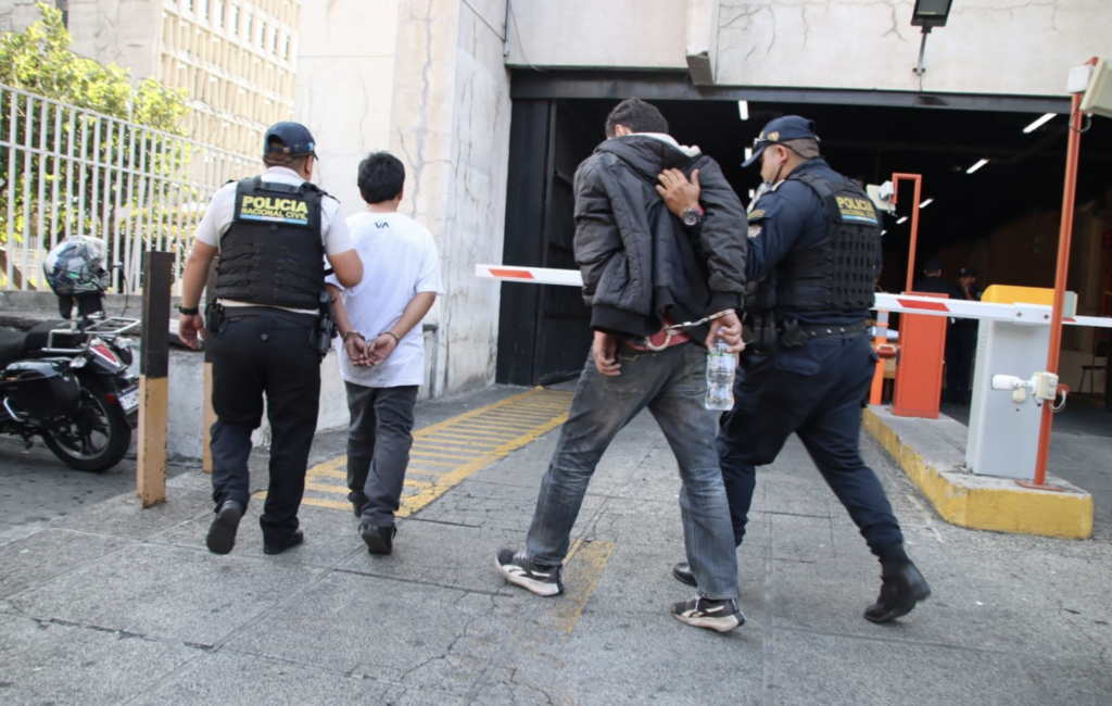 Tras persecución, capturan a presuntos sicarios que operaban en San Juan y Roosevelt