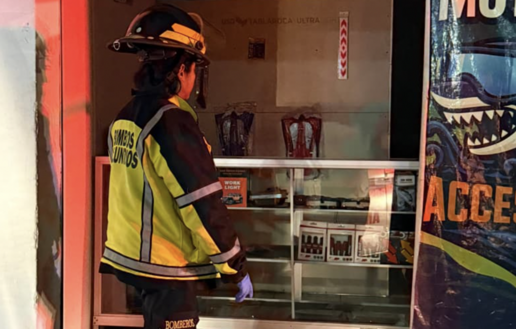 Hombre pierde la vida tras ser atacado a balazos dentro de local comercial