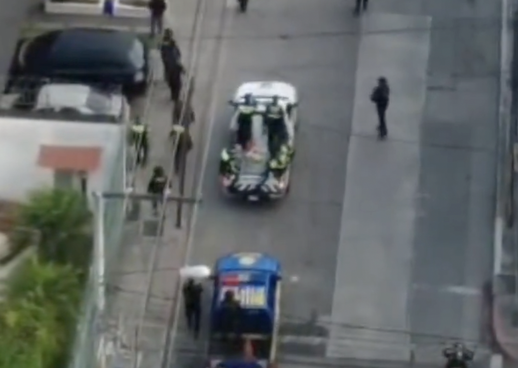 VIDEO: Ubican con drones a «aparta parqueos» y retiran obstáculos en zona 1