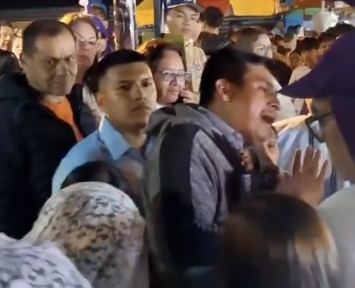 «¡No me pegue!»: graban pelea previo a paso de procesión en zona 1