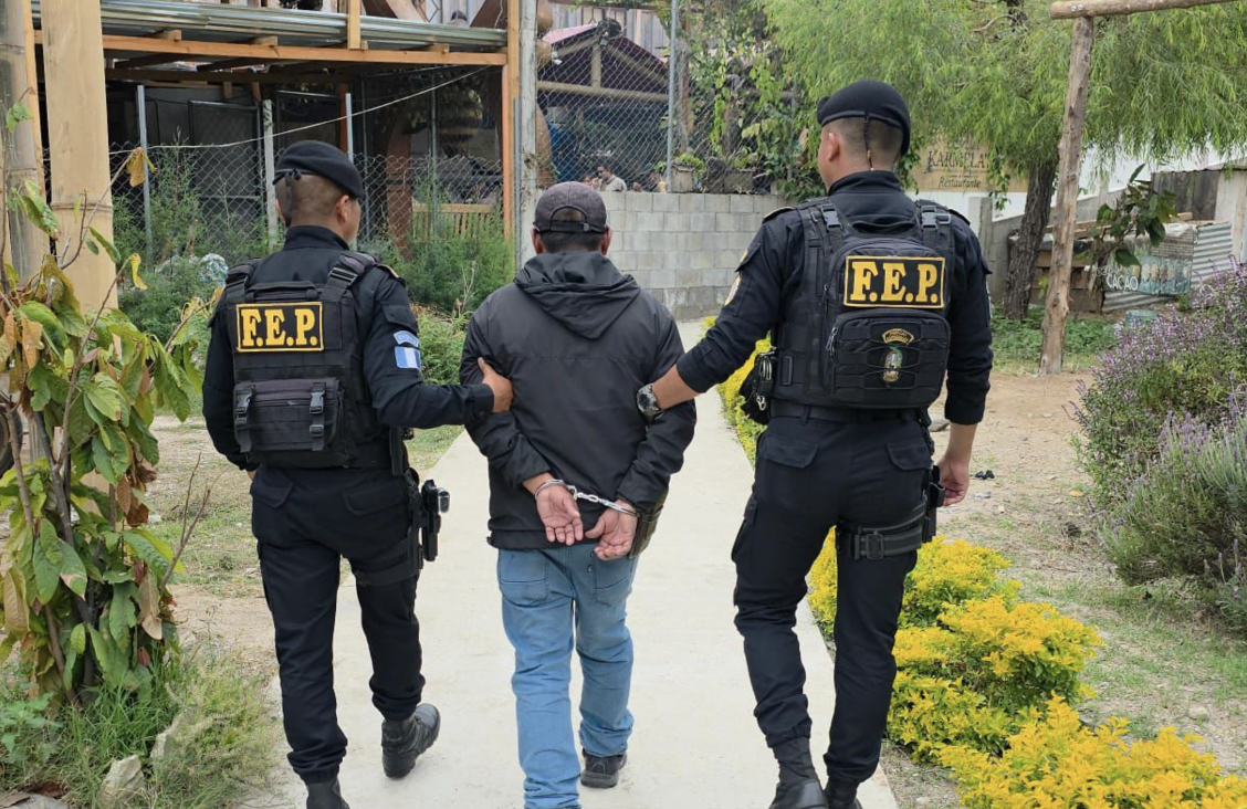 ¡Manejaba ebrio! Capturan a capitán de lancha que llevaba turistas al lago Atitlán