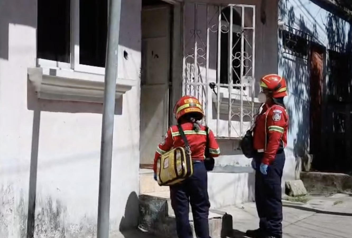 Joven es hallado sin vida en cuarto que alquilaba en Villa Nueva (video)