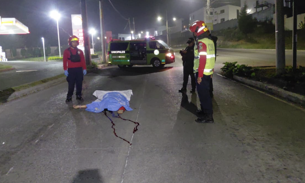 Joven de 25 años cae de motocicleta y muere en zona 4 de Mixco