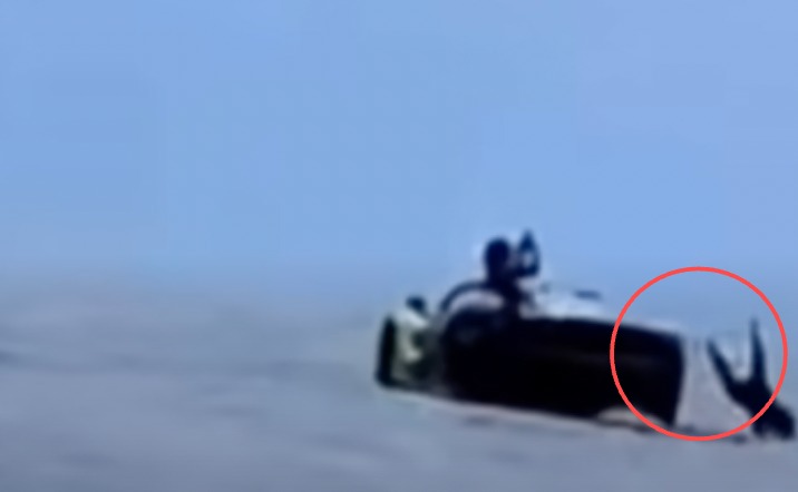 Sale a luz video del momento en que joven se lanza de jetcar en lago Atitlán