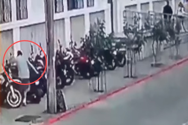 VIDEO: Así se robaron moto de estudiante frente al Conservatorio en zona 1