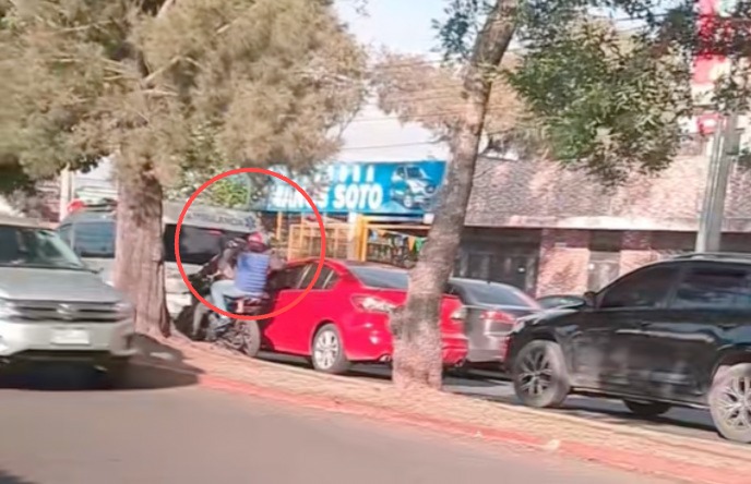 VIDEO: Disparan durante asalto a conductor en pleno tráfico de la Roosevelt