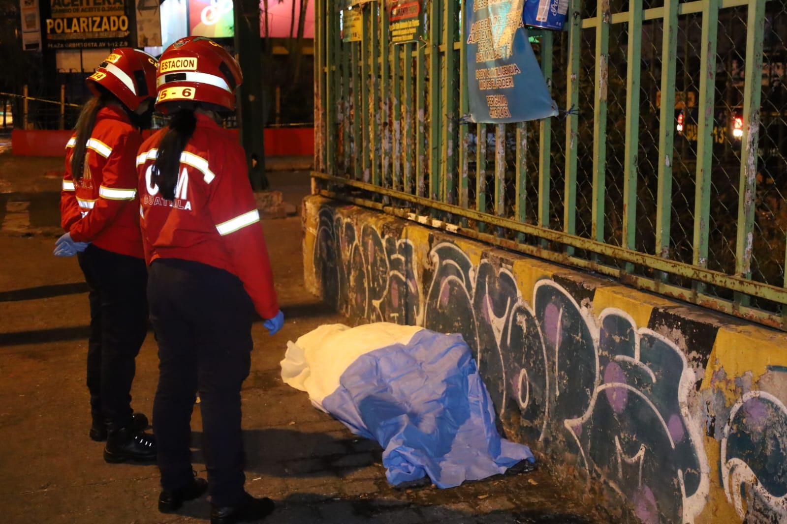 Con varios golpes: hombre es hallado sin vida en sector de la zona 9