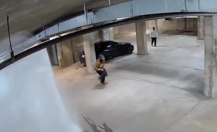 Fuga masiva: Utilizan tubería como barra de ejercicio y se rompe