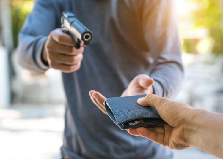 Capturan a presunto asaltante por robo a repartidor de repostería en la calle Martí