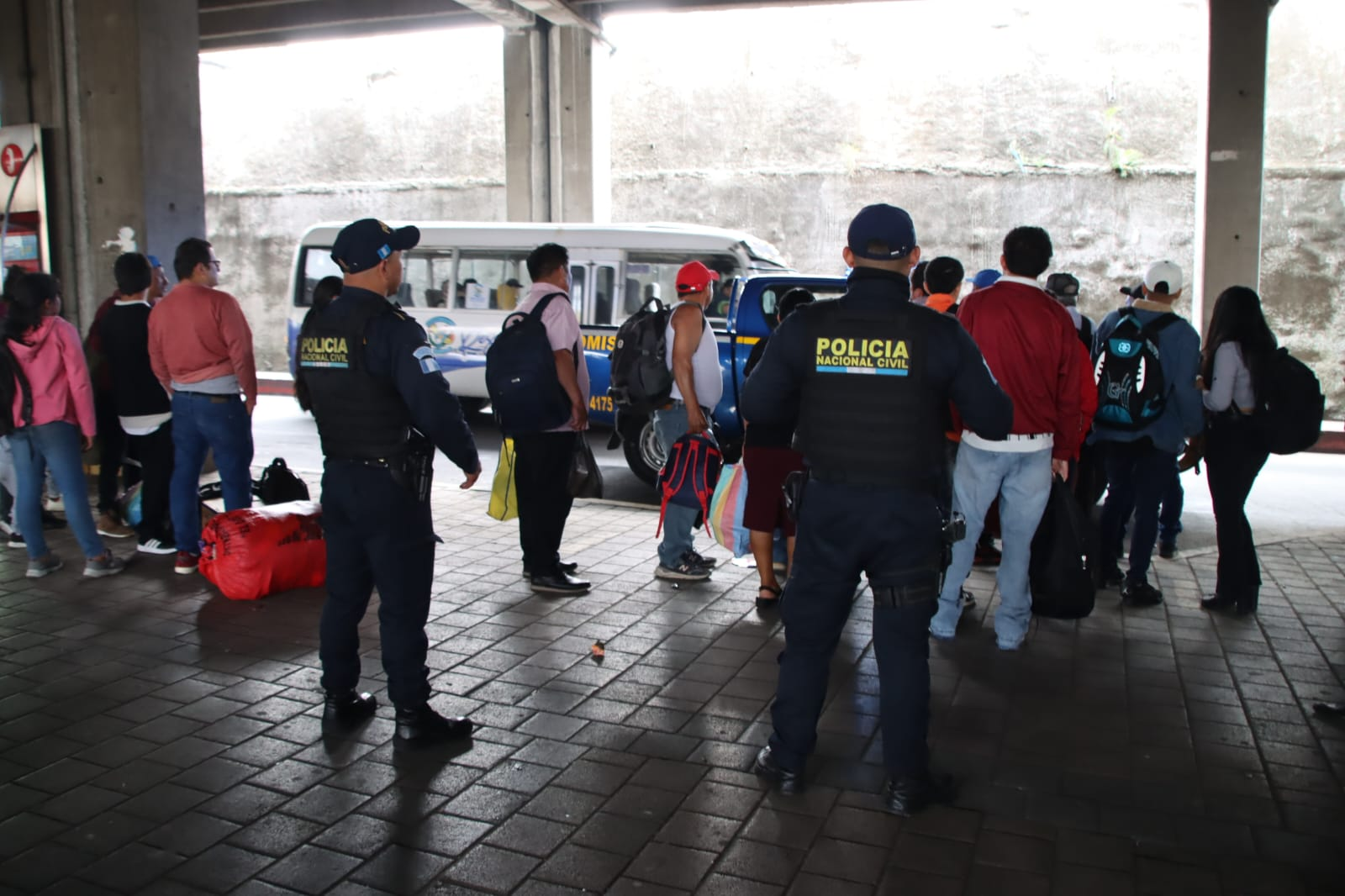 La razón por la que agentes de PNC están abordando buses extraurbanos