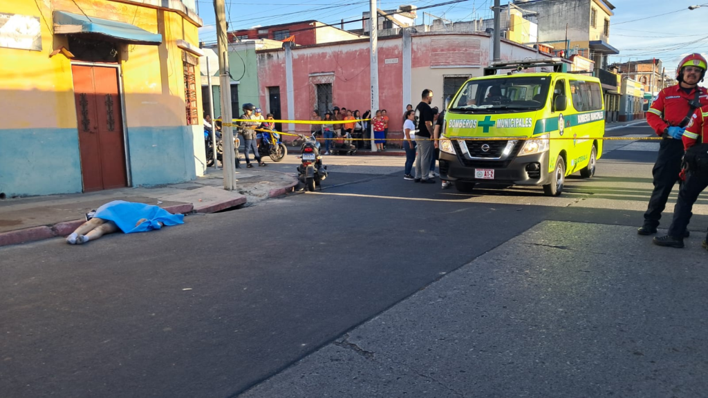 Mujer muere y menor resulta herida en accidente de tránsito en zona 1