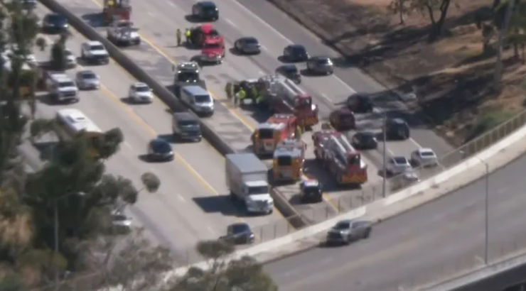 Ochos niños hospitalizados tras choque múltiple en California