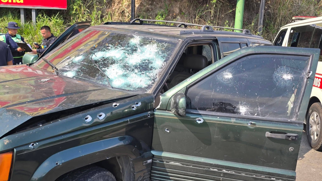 Reportan fuerte ataque armado contra piloto y pasajero en carretera hacia El Salvador