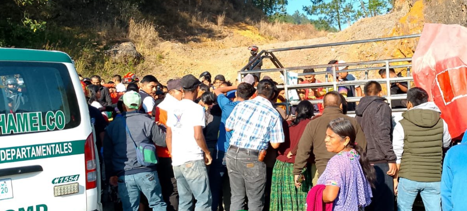 Piloto pierde el control y se estrella; deja dos fallecidos y varios heridos