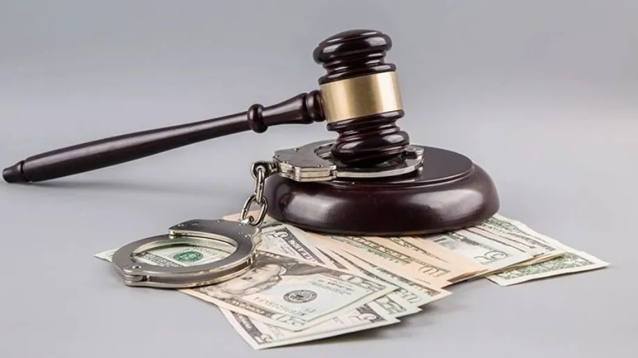 Capturado en parque central: hombre era buscado por cinco juzgados