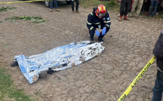 Hombre es hallado sin vida en carretera de terracería