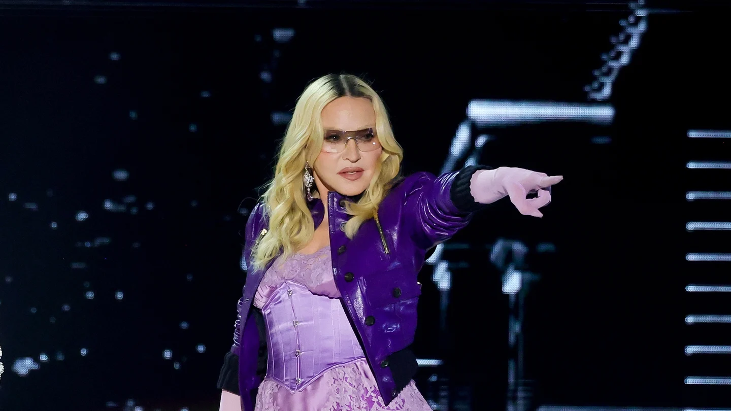 Madonna ofrece recompensa a quien le entregue este vestuario