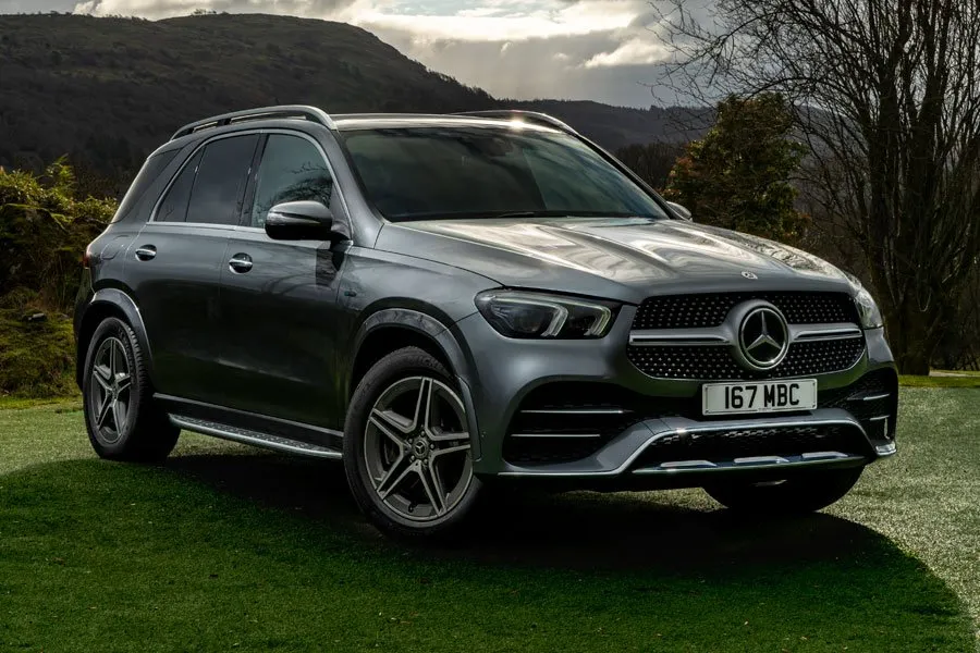 Denuncian a ex futbolista del Nápoles por incumplir pago de vehículo de lujo