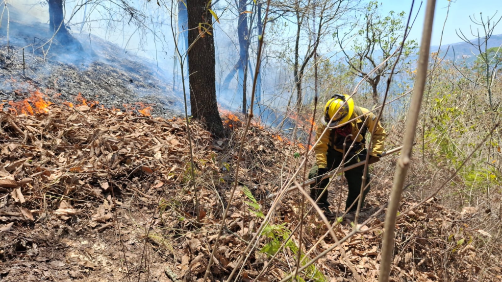 Incendio registrado continúa sin ser sofocado en Chinautla