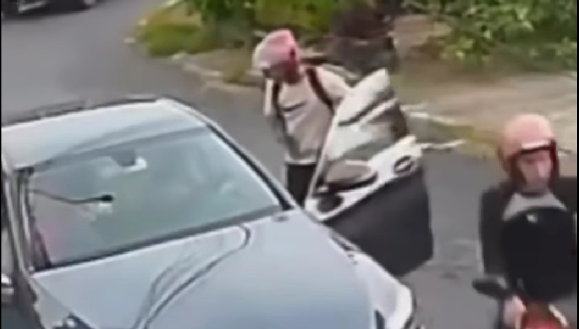 Moto ladrones roban vehículo de lujo, no logran encenderlo (video)