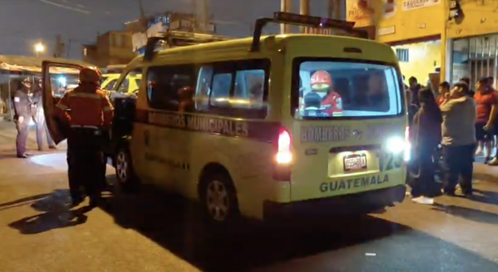 Delincuentes disparan en asalto a un grupo de personas en la zona 12