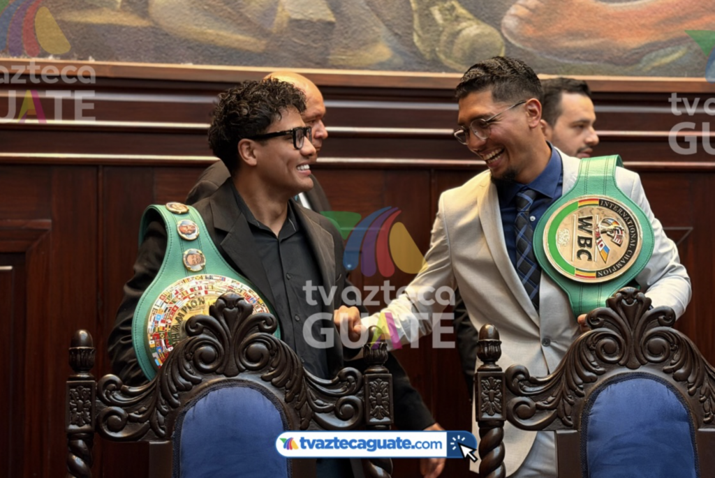 Condecoran con la Orden del Soberano Congreso Nacional a Lester Martínez y Joshua Antón