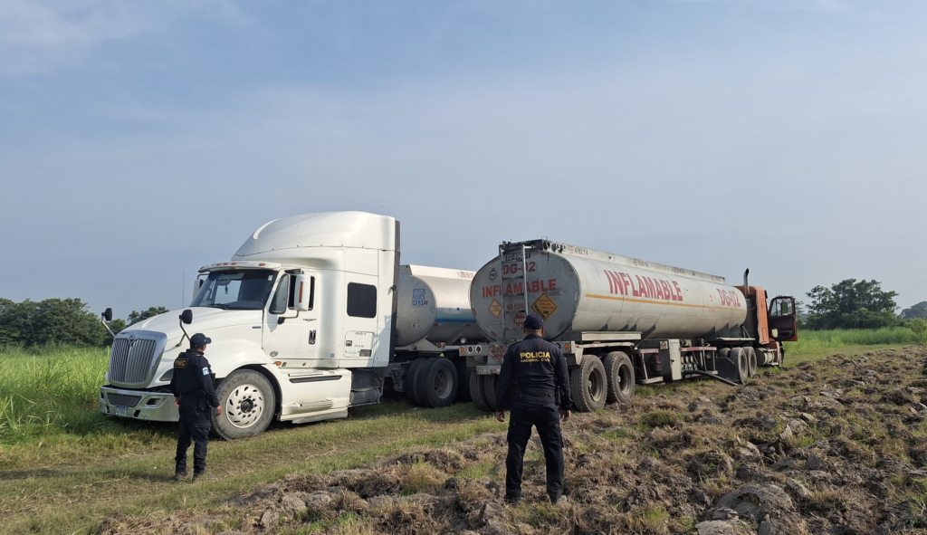 Recuperan cisterna robada con más de 3 mil litros de combustible