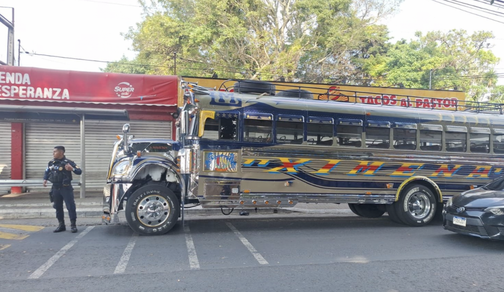 Dos presuntos asaltabuses son capturados en carretera a El Salvador
