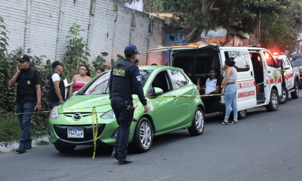 Ataque armado dentro de vehículo deja un fallecido en Mixco